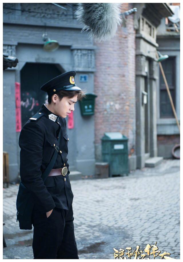 李易峰《隐秘而伟大》剧照公开 冬鹅百变造型帅气而不失时髦