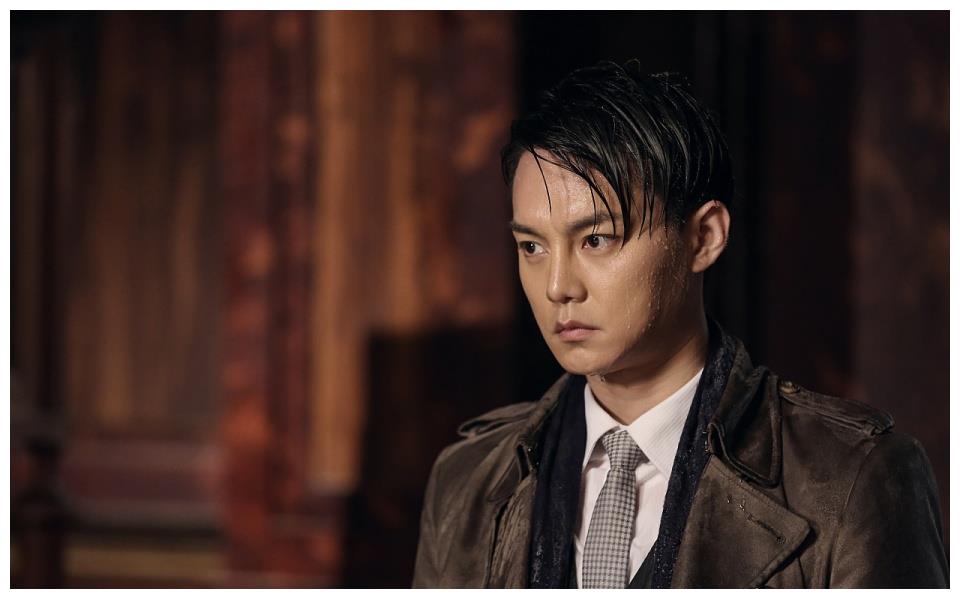 尹正陈都灵新恋情被曝光同住酒店一起回小区还被拍一起进电梯