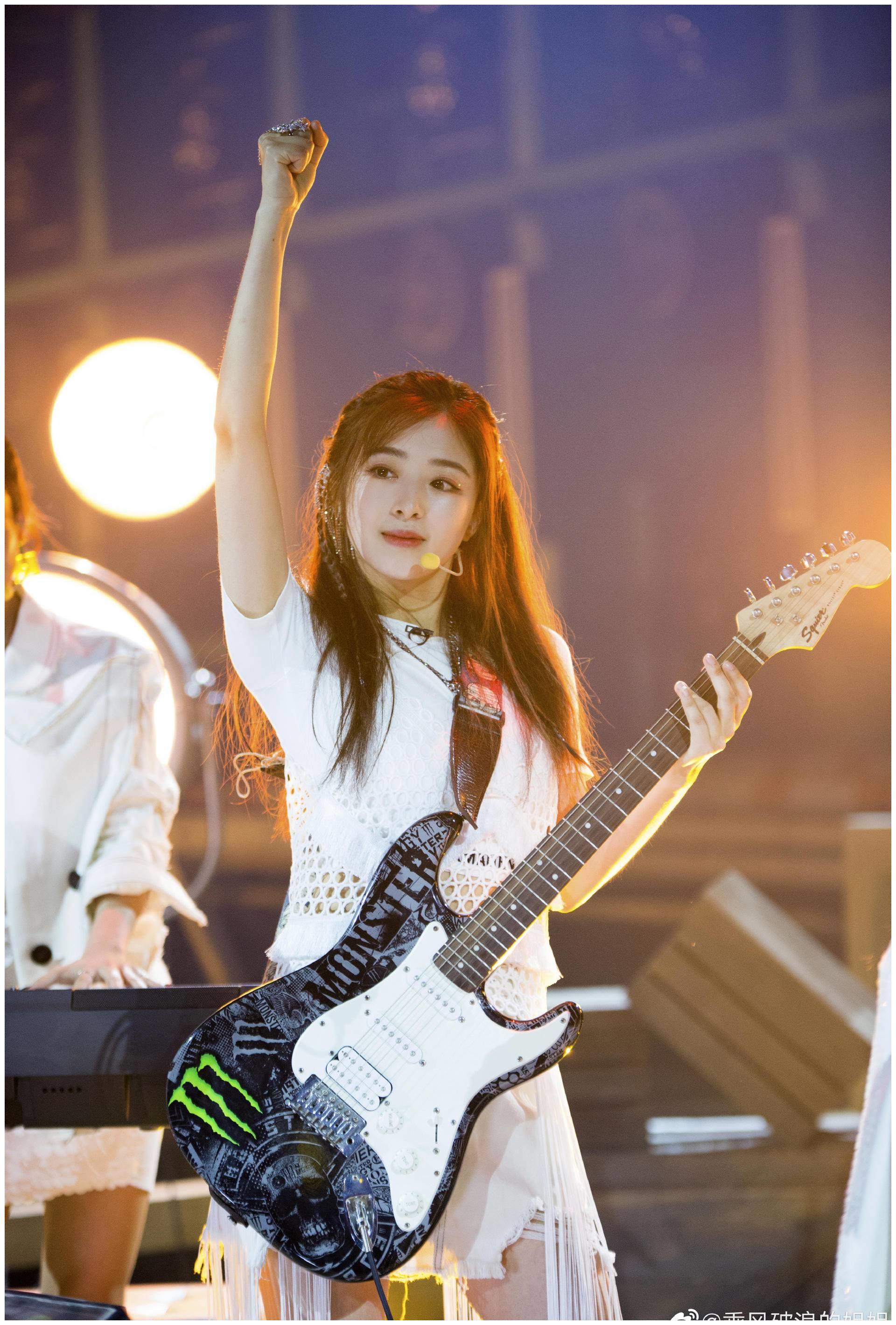 张含韵乘风破浪的姐姐翻红真正的强者是含着眼泪奔跑的人