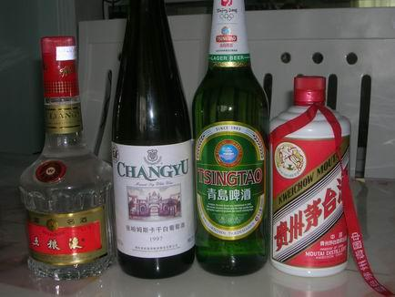 趣味问答丨酒桌上红酒,啤酒,白酒你更喜欢出现哪种酒?为什么?