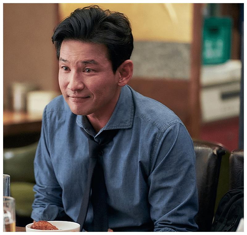 林允儿接戏很谨慎,生怕听到嘘声四起,搬来黄政民这棵大树好挡骂