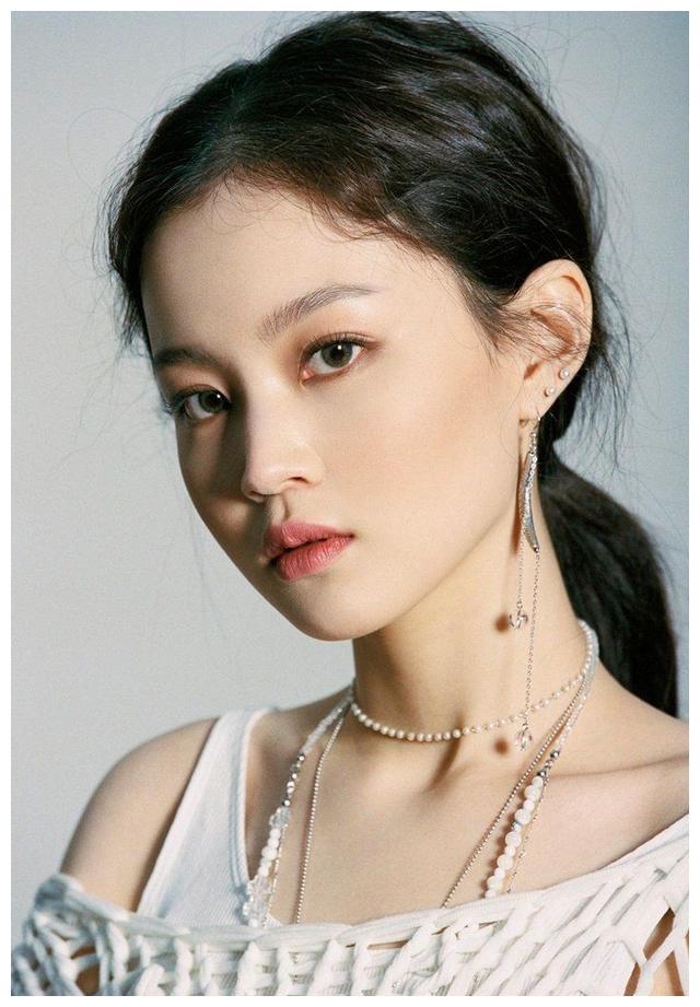 李遐怡多次说过想和aomg的loco合作很喜欢loco的专辑和歌曲