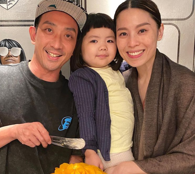 陈冠希父亲节与李灿森聚会心情好开心晒女儿的礼物称心融化了