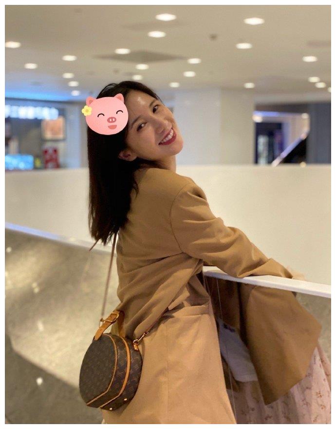 王雨馨自杀风波后晒美照巧笑嫣然气质佳已放下前任黄景瑜