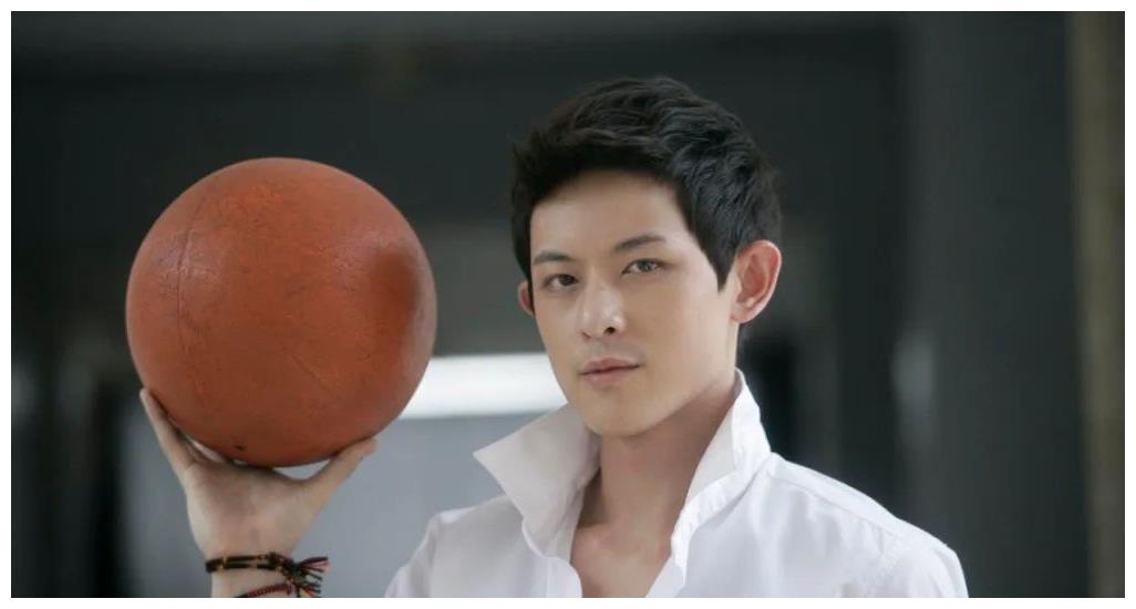 还记得《黑糖玛奇朵》的敖犬吗?他现在长这样