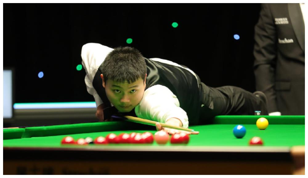 斯诺克世锦赛首场零封诞生!17岁新星横空出世,中国小将再传捷报