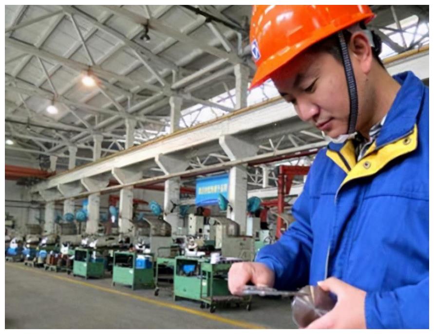 工厂包吃包住招工难,年轻人为何甘愿送外卖也不愿进厂?休闲区蓝鸢梦想 - Www.slyday.coM 工厂包吃包住招工难,年轻人为何甘愿送外卖也不愿进厂?休闲区蓝鸢梦想 - Www.slyday.coM