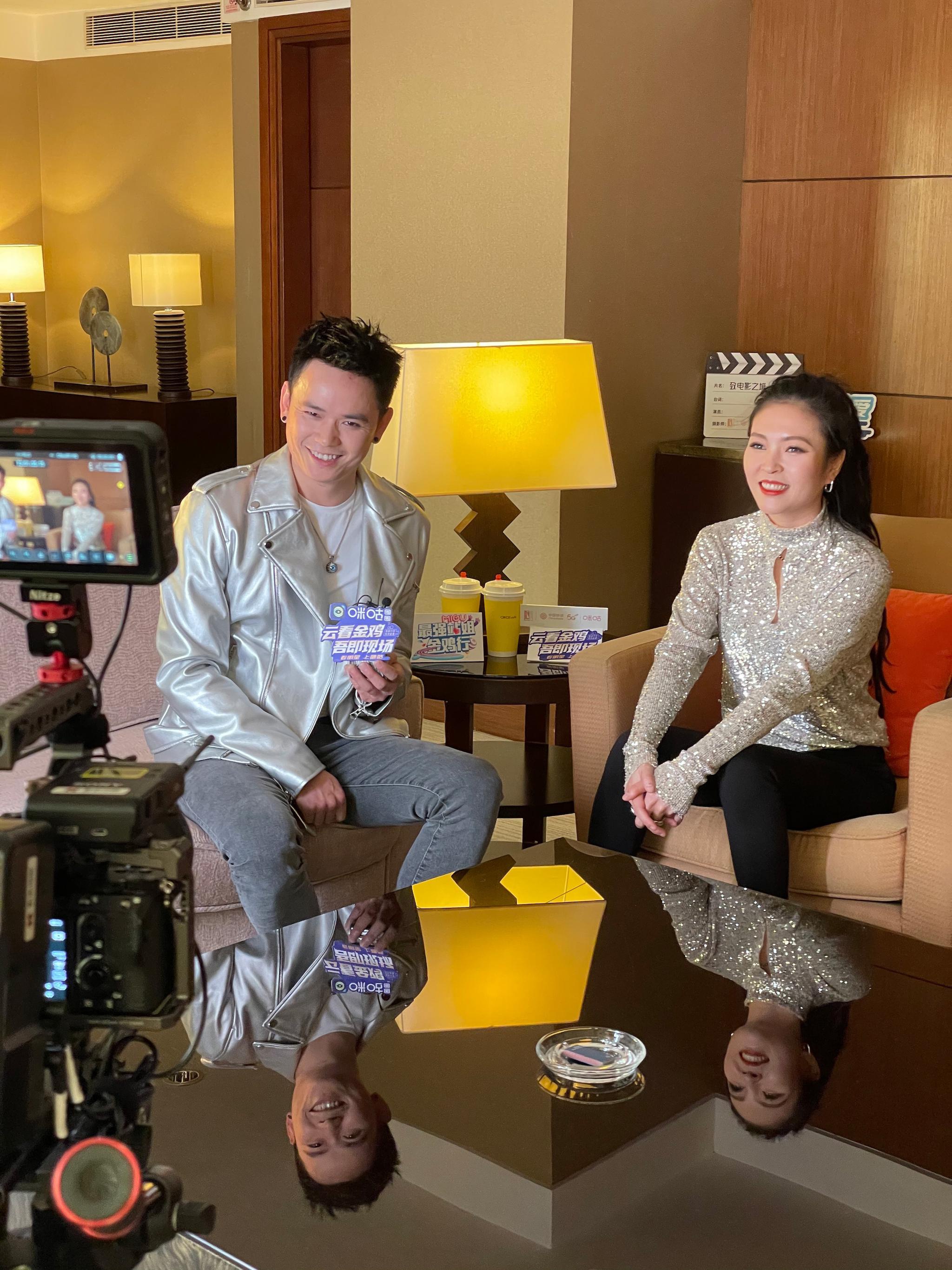 毕夏张恒远合体表演 携原唱登台致敬金鸡奖
