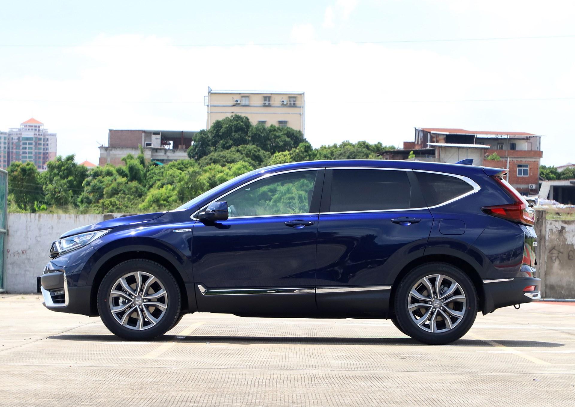 外观方面,2021款本田cr-v的外观造型与现款车型基本保持一致,仅在细节