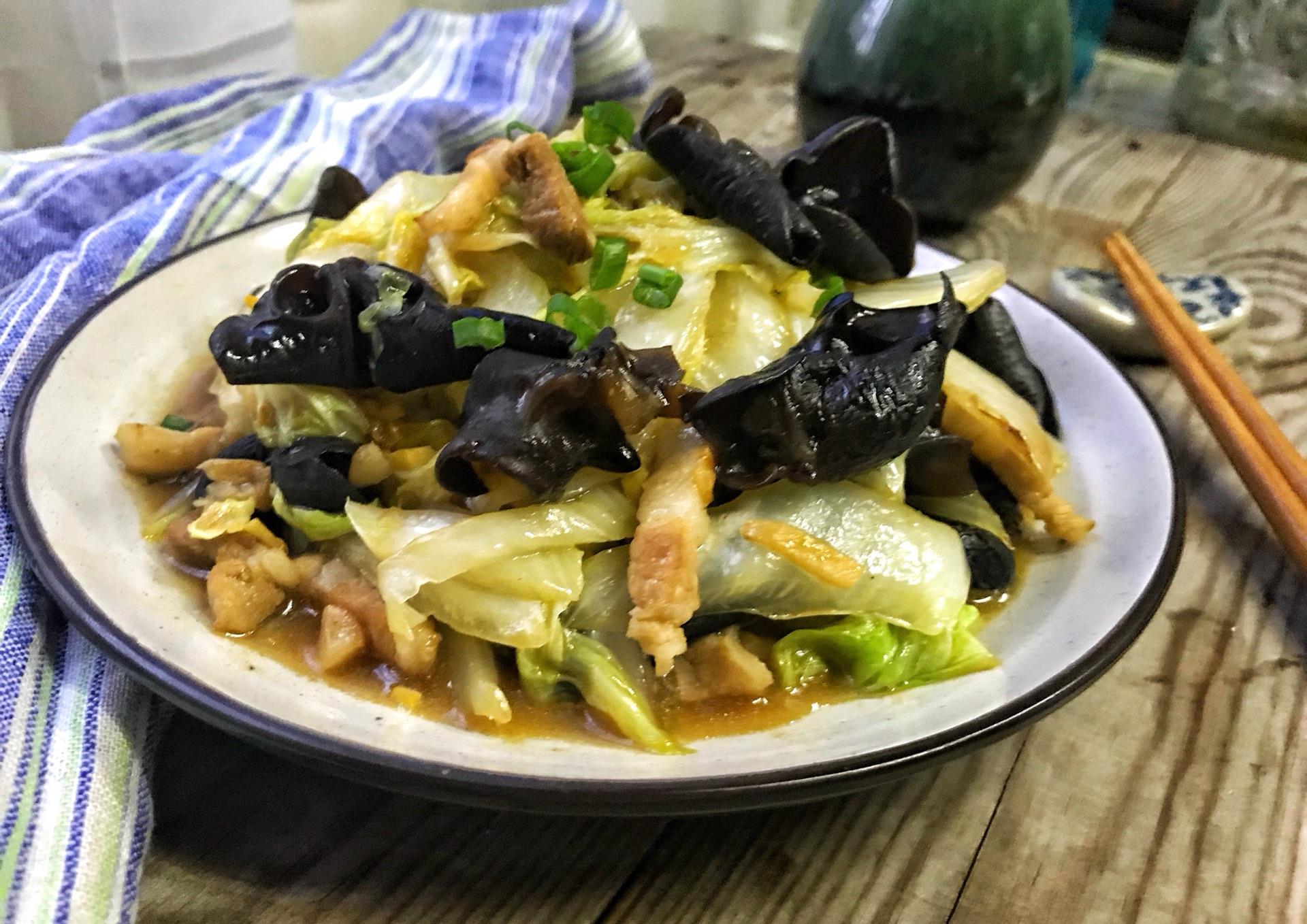 教你美味又下饭的白菜猪肉炒木耳,简单易学超好吃,一大碗不够吃