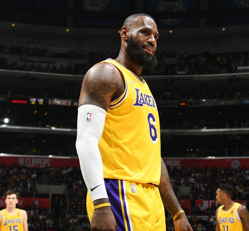 湖人遭遇嘲讽！詹姆斯扭头就走，沃格尔赛后发声，威少直言不讳休闲区蓝鸢梦想 - Www.slyday.coM