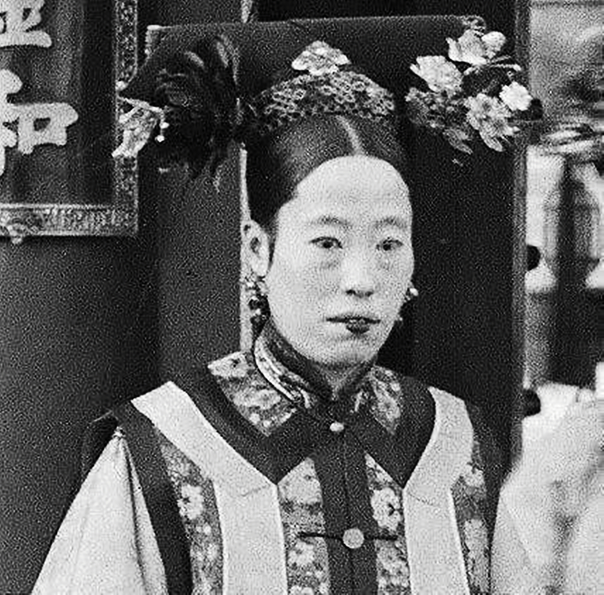 末代皇太后隆裕是如何熬成婆的死后民国下半旗三日是咋回事