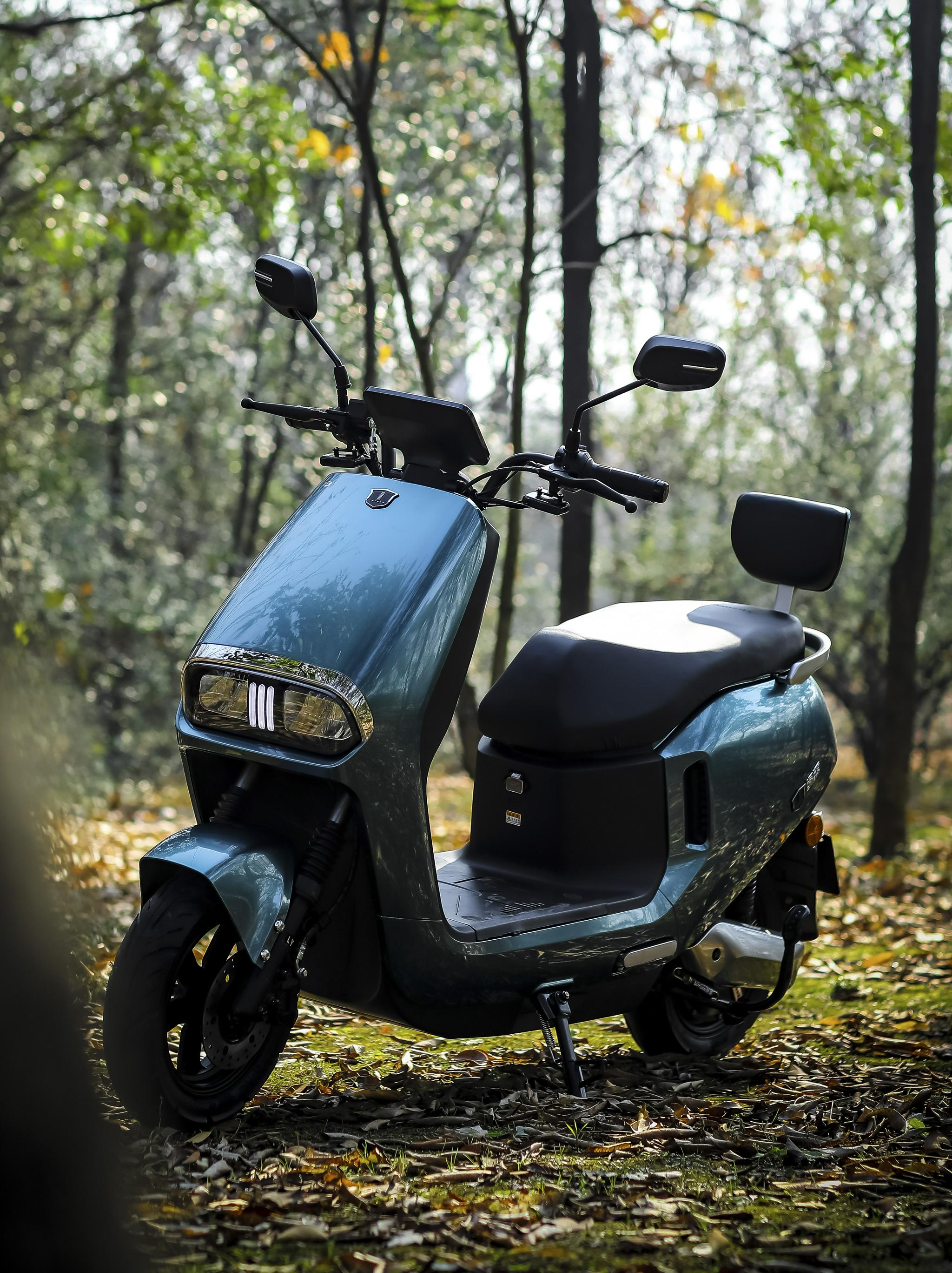 3款绿源电动车测评续航120公里外观撞色设计智能无感解锁