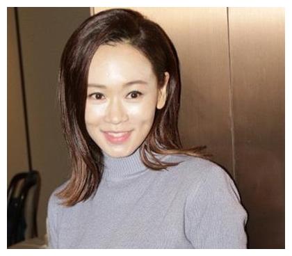 另外,吴毅将妻子唐丽球也出镜了,但她不是冠军,而是季军.