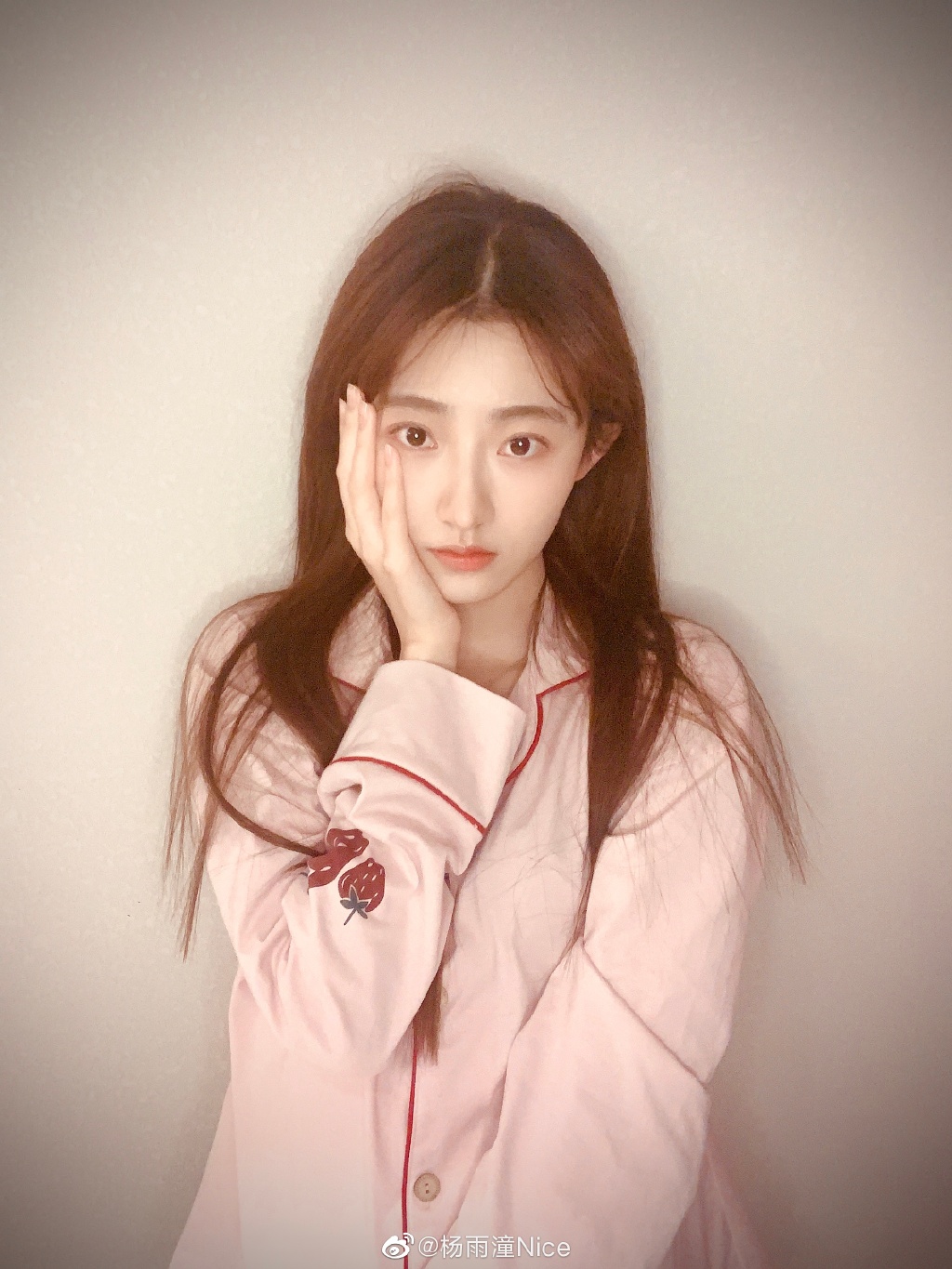 偶像美少女杨雨潼迷人自拍写真美照欣赏啊