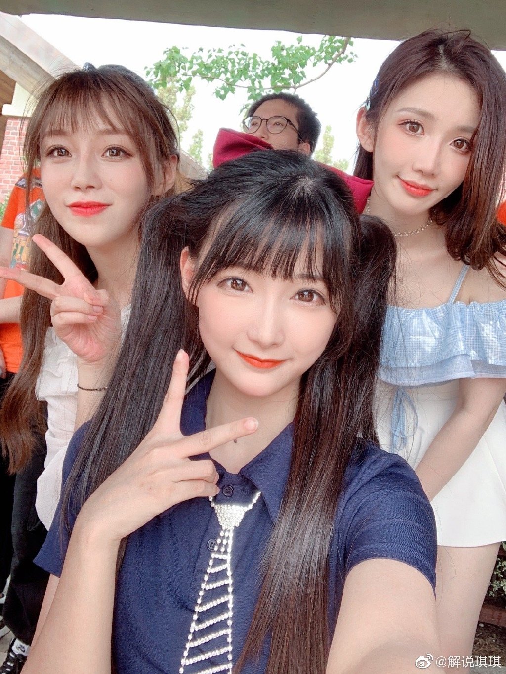 王者荣耀美女解说琪琪迷人写真美照