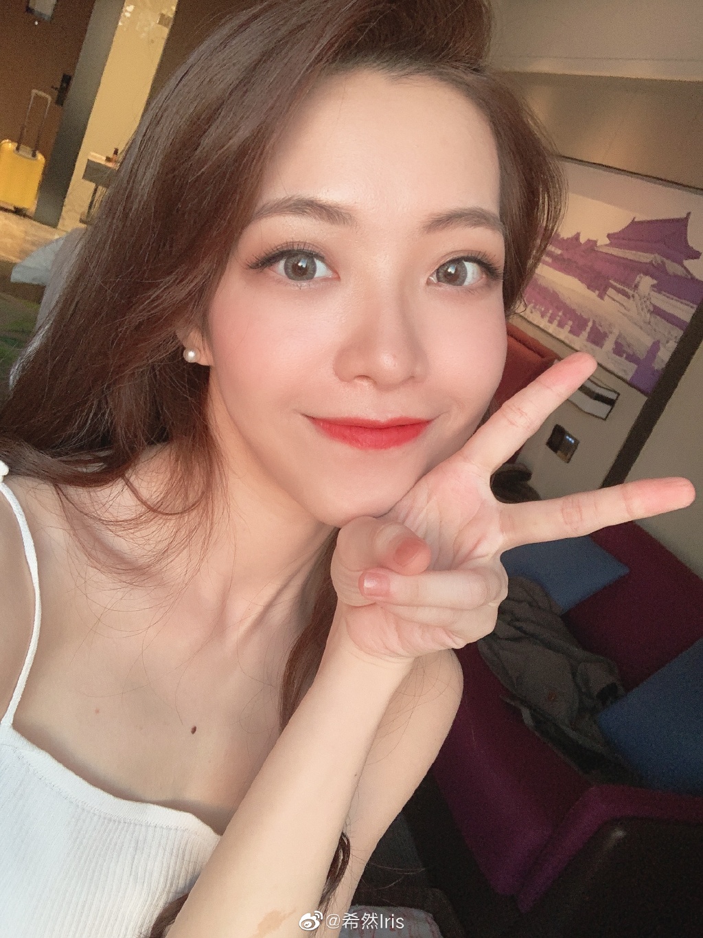 英雄联盟美女解说希然迷人自拍写真美照好看_高清图集_新浪网