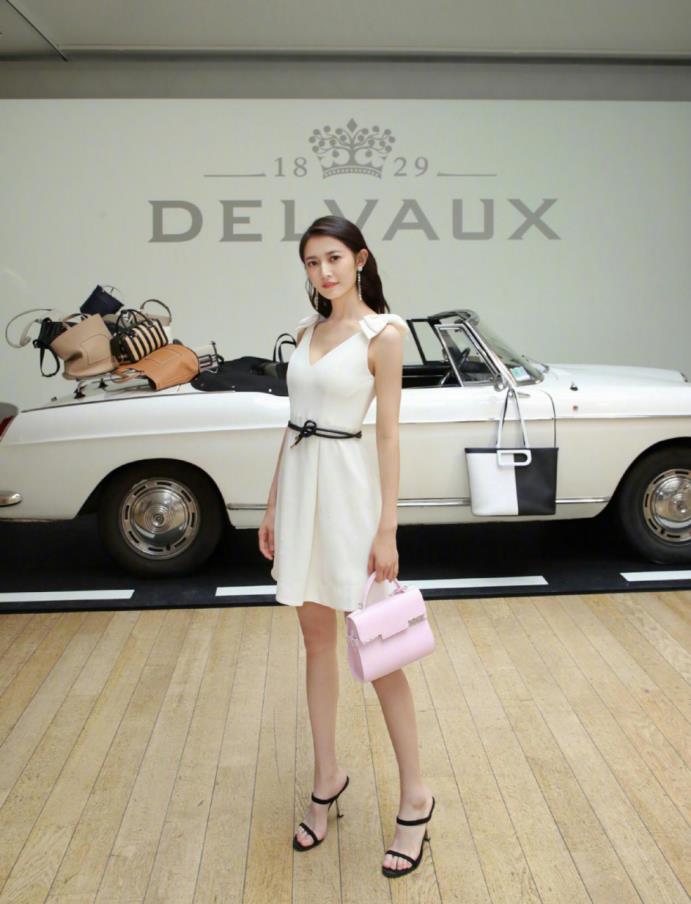 陈钰琪的"珍珠裙"太贵气,黑色网纱加不规则设计,爱了__财经头条