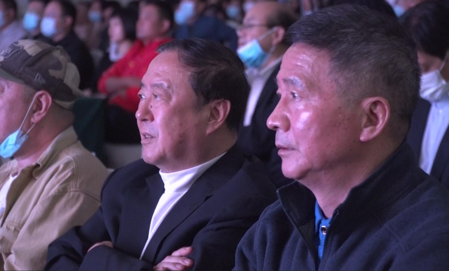 雪村新电影男主原型首度现身 希望影片真实呈现“两险”__财经头条