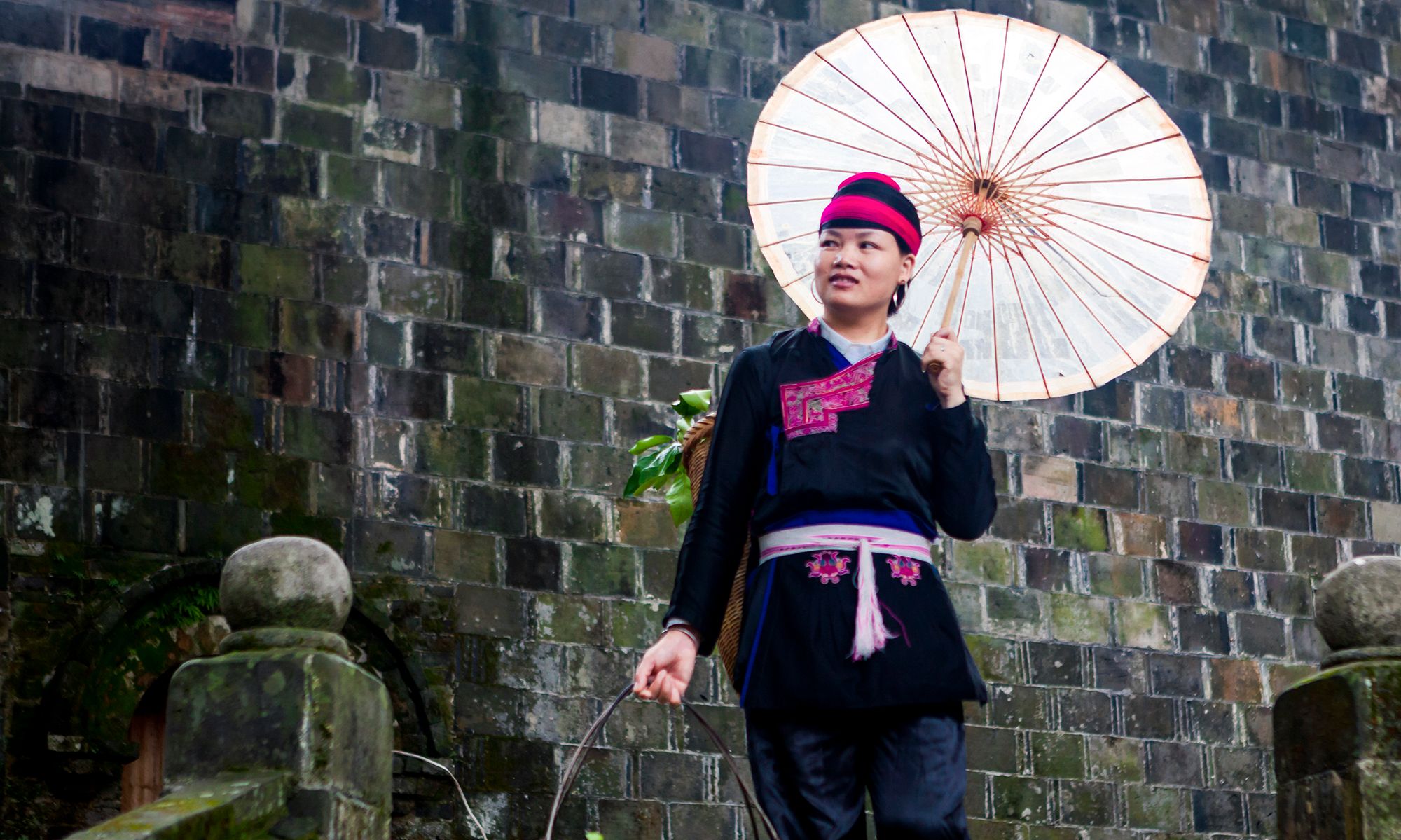 这位畲族妇女,她生活的村子是"第一批国家级传统村落"