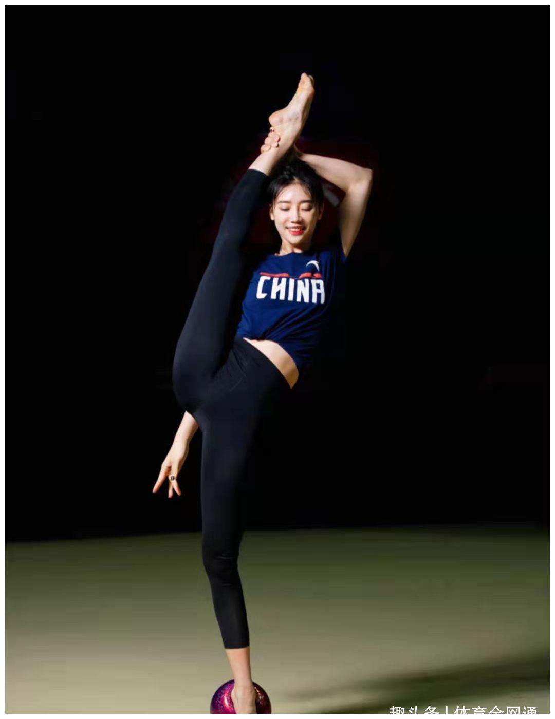 她是一字马女神随时随地一字马动作标准尺度大心酸无人知