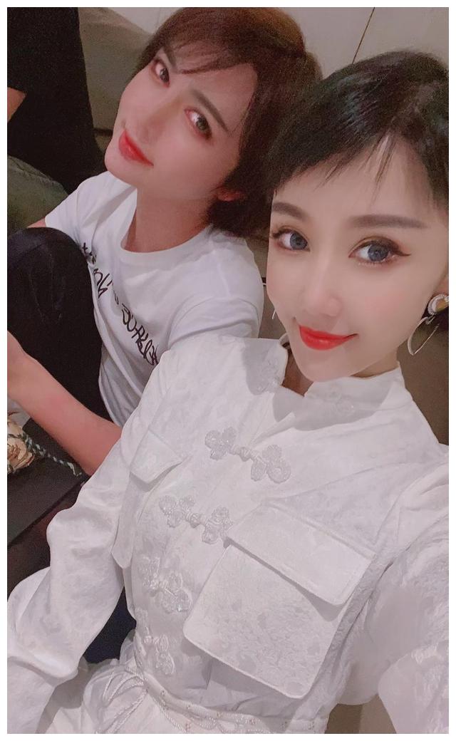 安若溪妩媚气质动人粉丝希望她和时大漂亮成为一对觉得很搭