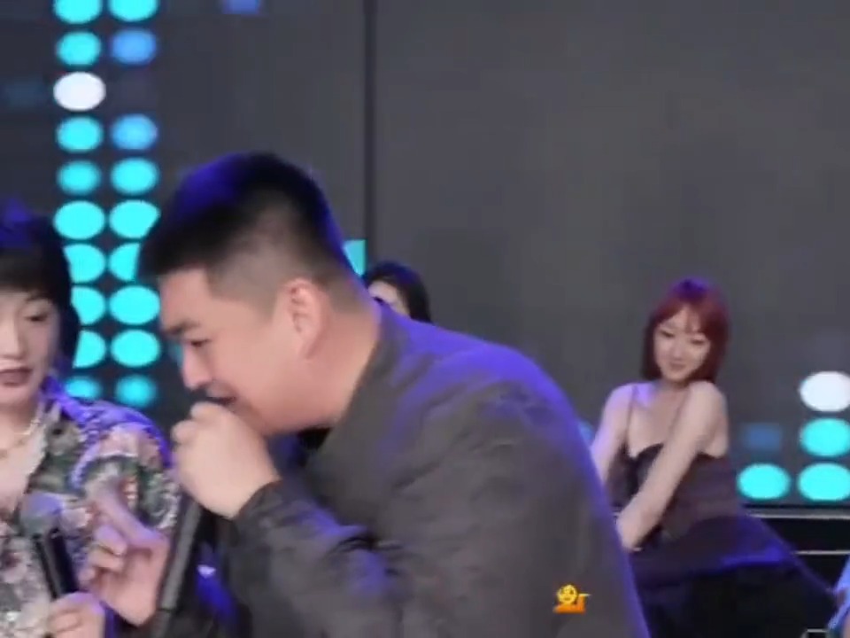 赵大牛演唱《改革春风吹满地》这一言一行跟本山大叔一模一样