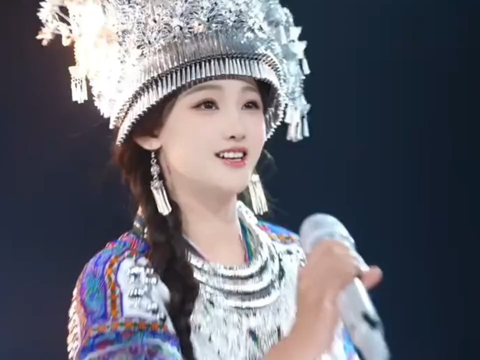 云南阿妹演唱民歌《三跺脚》一开嗓直接爱了