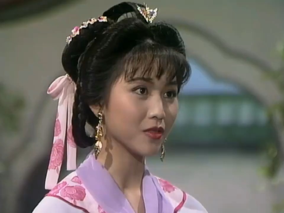 经典旋律响起，让人回忆满满，剧中蔡少芬和梁小冰好美