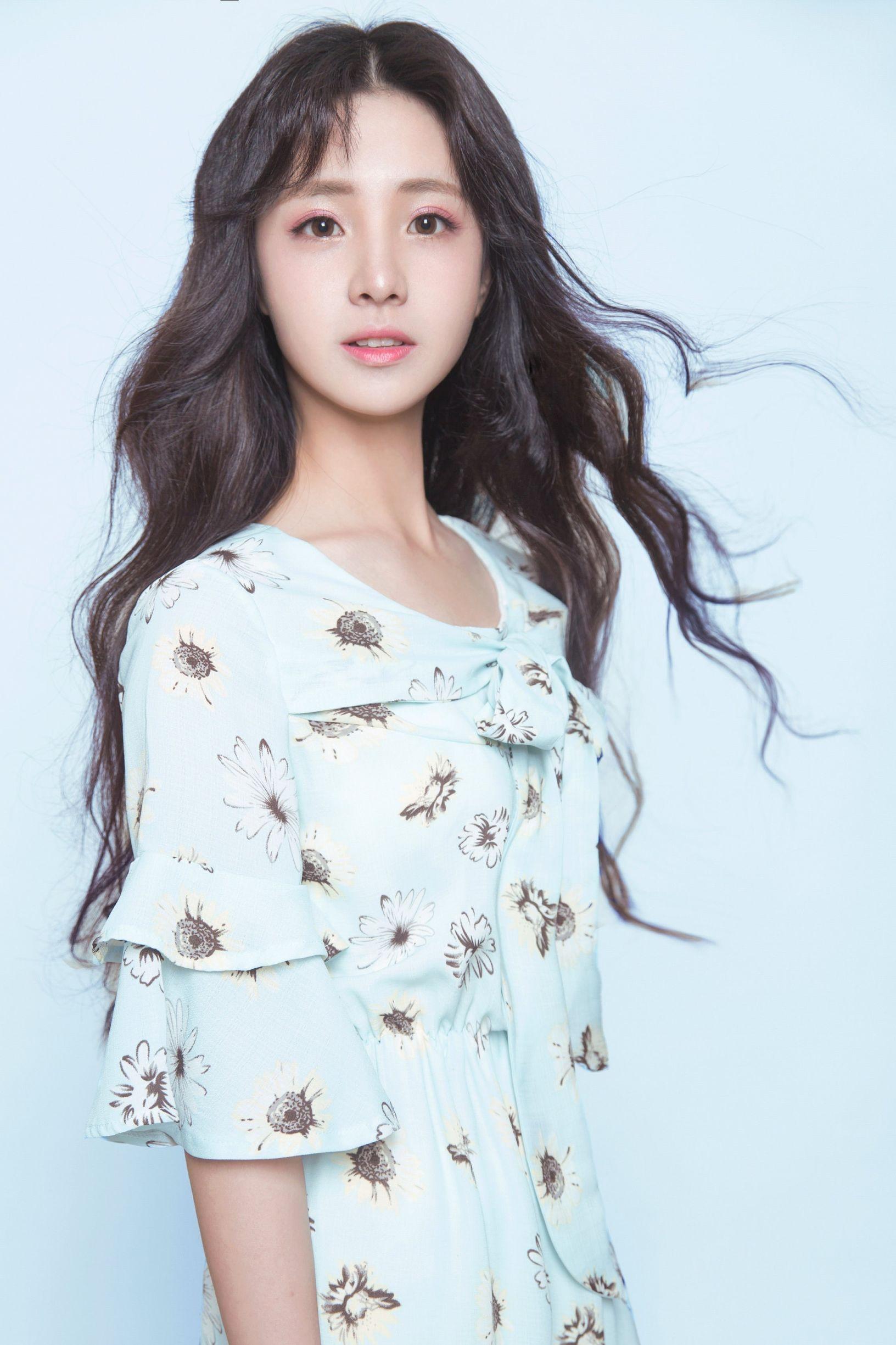 女演员蒋佳恩,清纯甜美,优雅迷人!