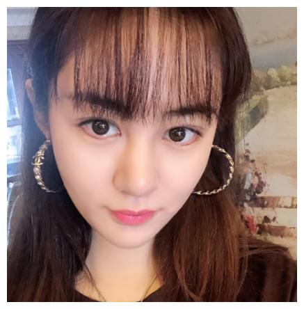 毕畅并不常常在社交平台分享动态,但去年的照片显示她的容貌变化很大