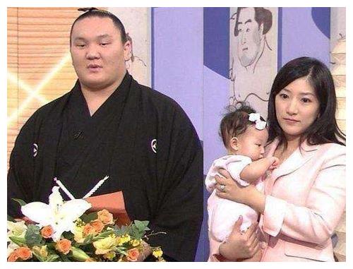 他是日本史上最强相扑手 也是赵薇的闺蜜 却因一件蠢事被迫退役 财经头条 他是日本史上最强相扑手 也是赵薇的闺蜜 却因一件蠢事被迫退役 财经头条