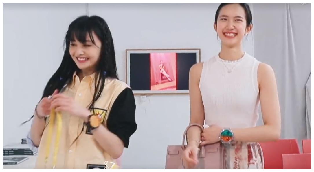 郑爽的颜值遭星二代闺蜜碾压,为何不交往圈内同龄女星,原因现实