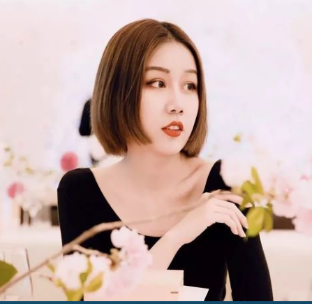 新闻看点# 徐老师她的原名是徐妍,是一名9. 来自山鬼光影 - 微博