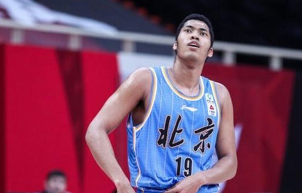 终于熬出头了首钢将着重锻炼新人刚续约的丘天或因此得利