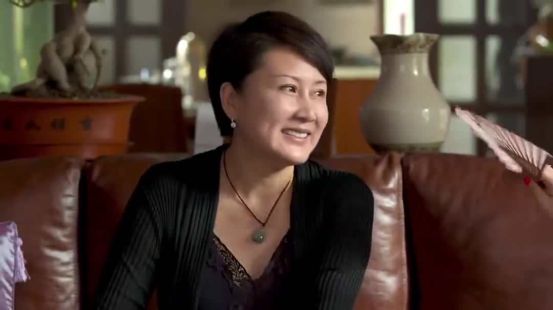 咱们结婚吧:桃子被穷画家骗婚,凯丽姐气得大闹未未家,太逗了