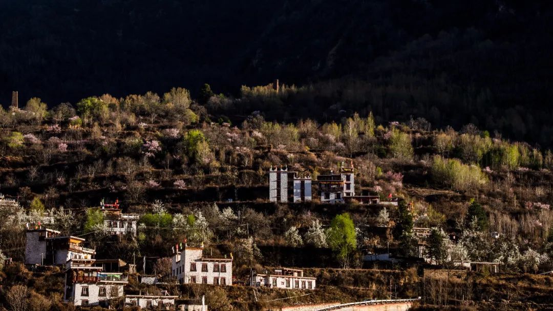 丹巴中路藏寨傍晚时分