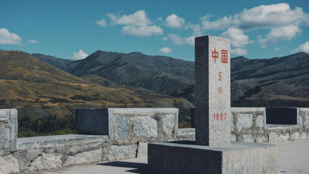 白哈巴号称西北第一村,还因为你这里矗立着一个界碑.