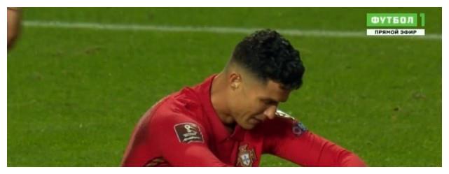 不满被绝杀！36岁C罗怒吼队友+失望蹲下，赛后瘫坐球场低头叹气休闲区蓝鸢梦想 - Www.slyday.coM