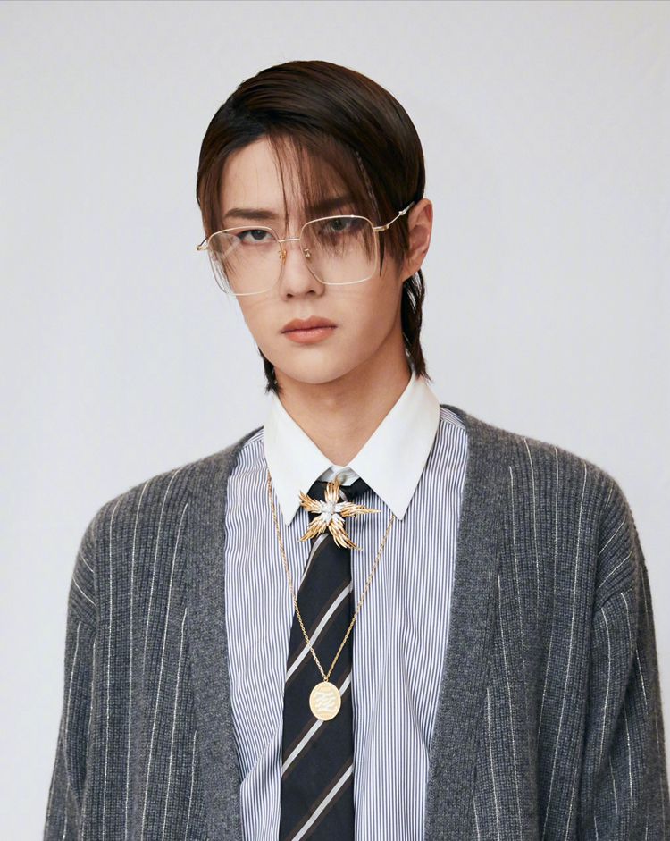 王一博新造型出席活动被称漫撕男,背后的这个造型师有点厉害