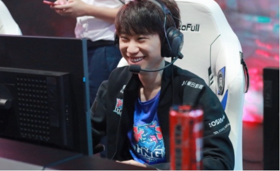 主持人记得：LPL饭堂没必要办，都是在强开流量选手休闲区蓝鸢梦想 - Www.slyday.coM