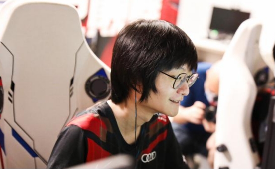 主持人记得：LPL饭堂没必要办，都是在强开流量选手休闲区蓝鸢梦想 - Www.slyday.coM