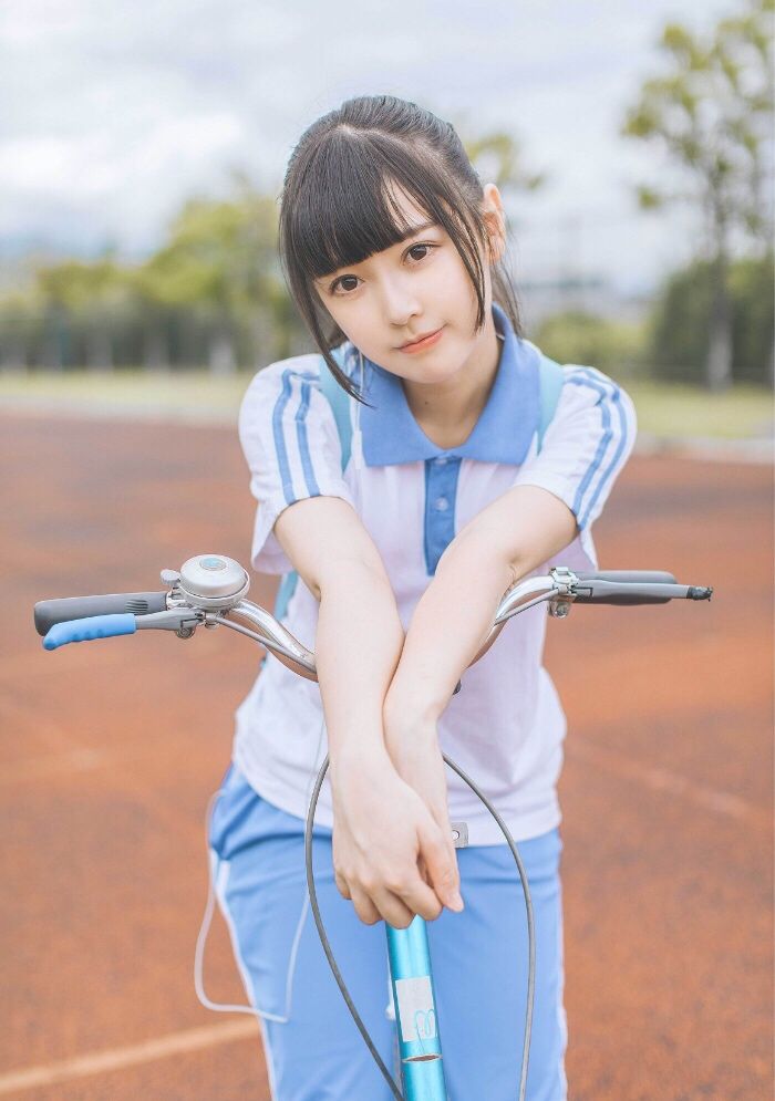 放学后骑单车的女同学,空气里都漂浮着爱的味道