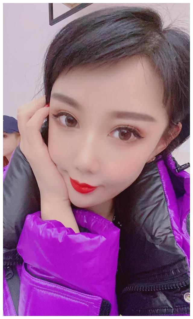 安若溪妩媚气质动人粉丝希望她和时大漂亮成为一对觉得很搭