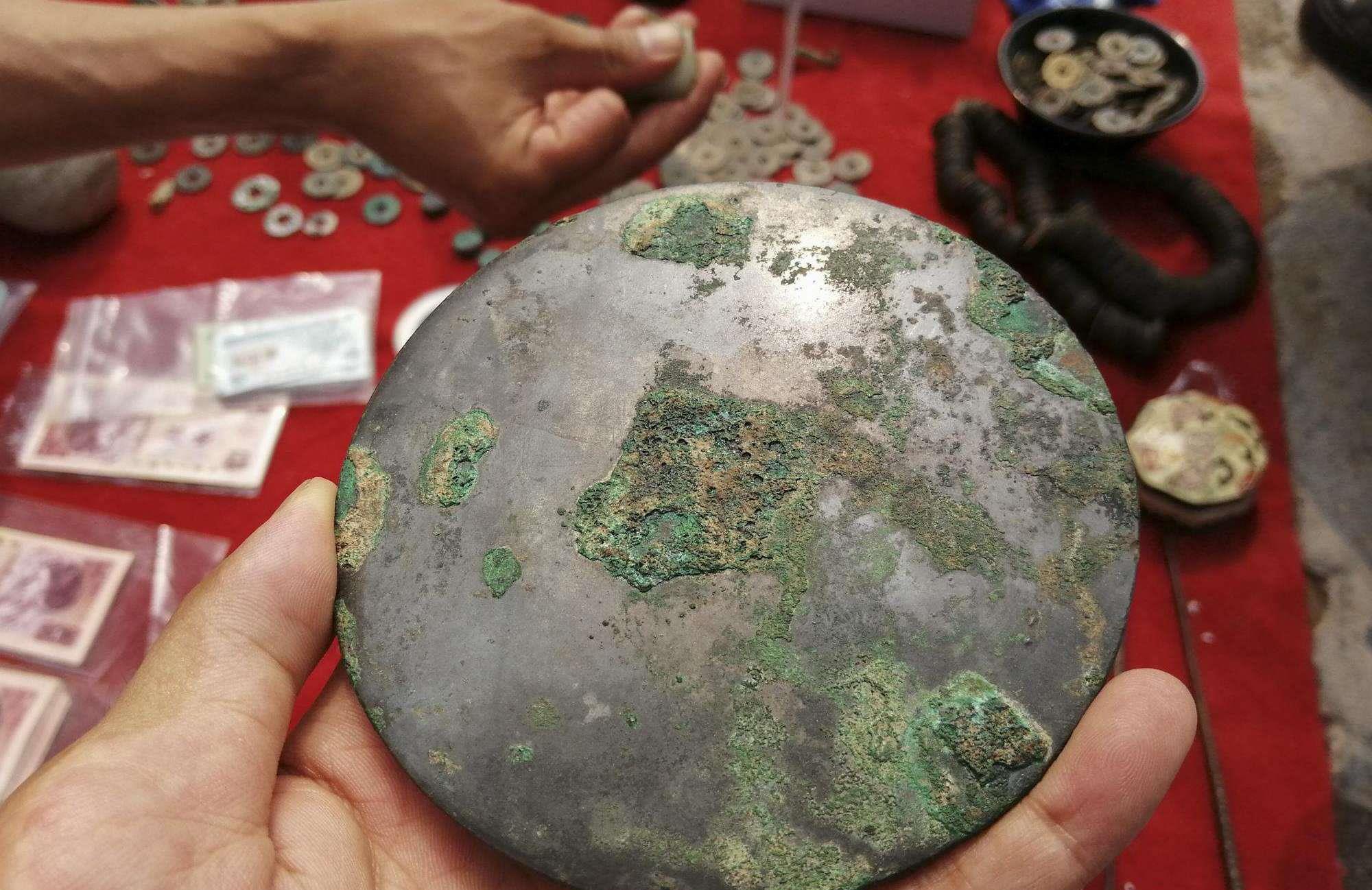 古代铜镜真的看不清人?淘回古董铜镜打磨抛光,把网友看呆了