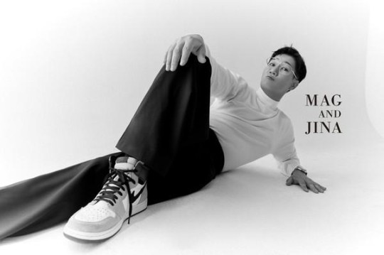 韩国艺人池石镇最新写真 多个造型显年轻