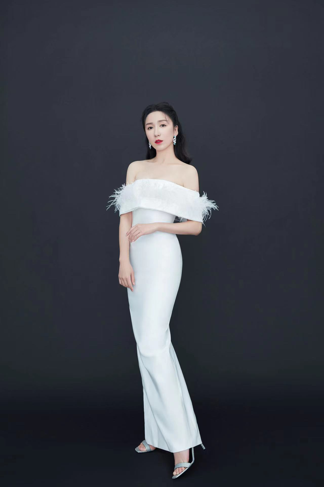 娄艺潇流苏抹胸裙写真大片梦幻优雅诠释东方美韵