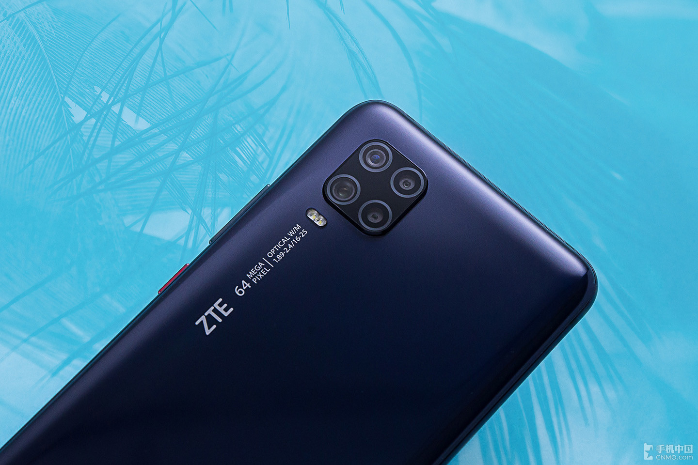 中兴天机axon 11图赏:前所未有的优雅与轻薄