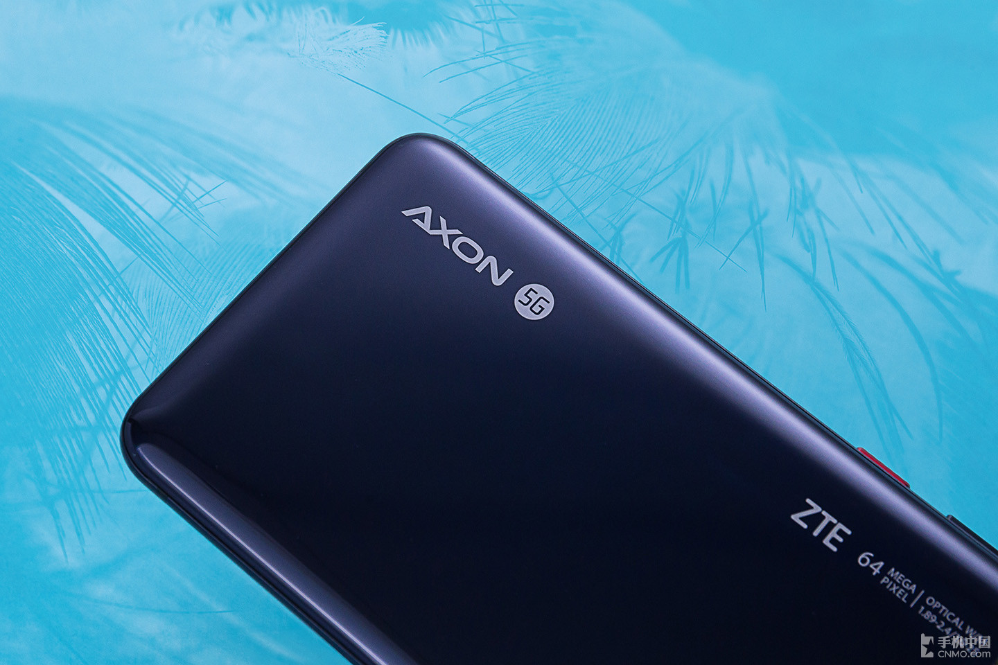 中兴天机axon 11图赏:前所未有的优雅与轻薄