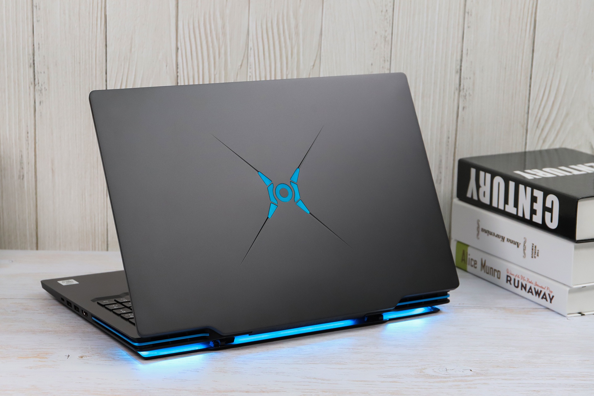 纤薄机身性能强劲荣耀猎人游戏本v700图赏